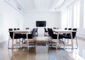 Sala na szkolenie czy konferencję – jak wybrać dobrą